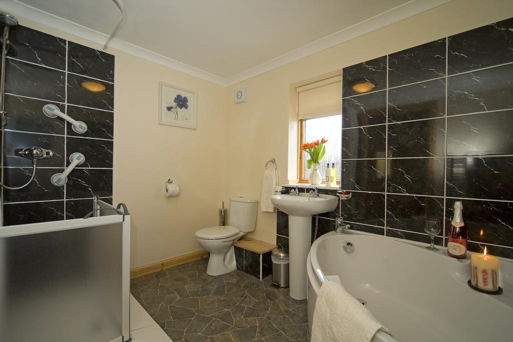 Clan Cottages Oban Room photo